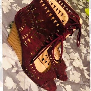 Burgundy Cut-Out Wedges 🖤🥀❤️